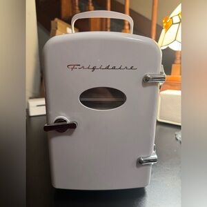 Frigidaire Retro White Mini Refrigerator